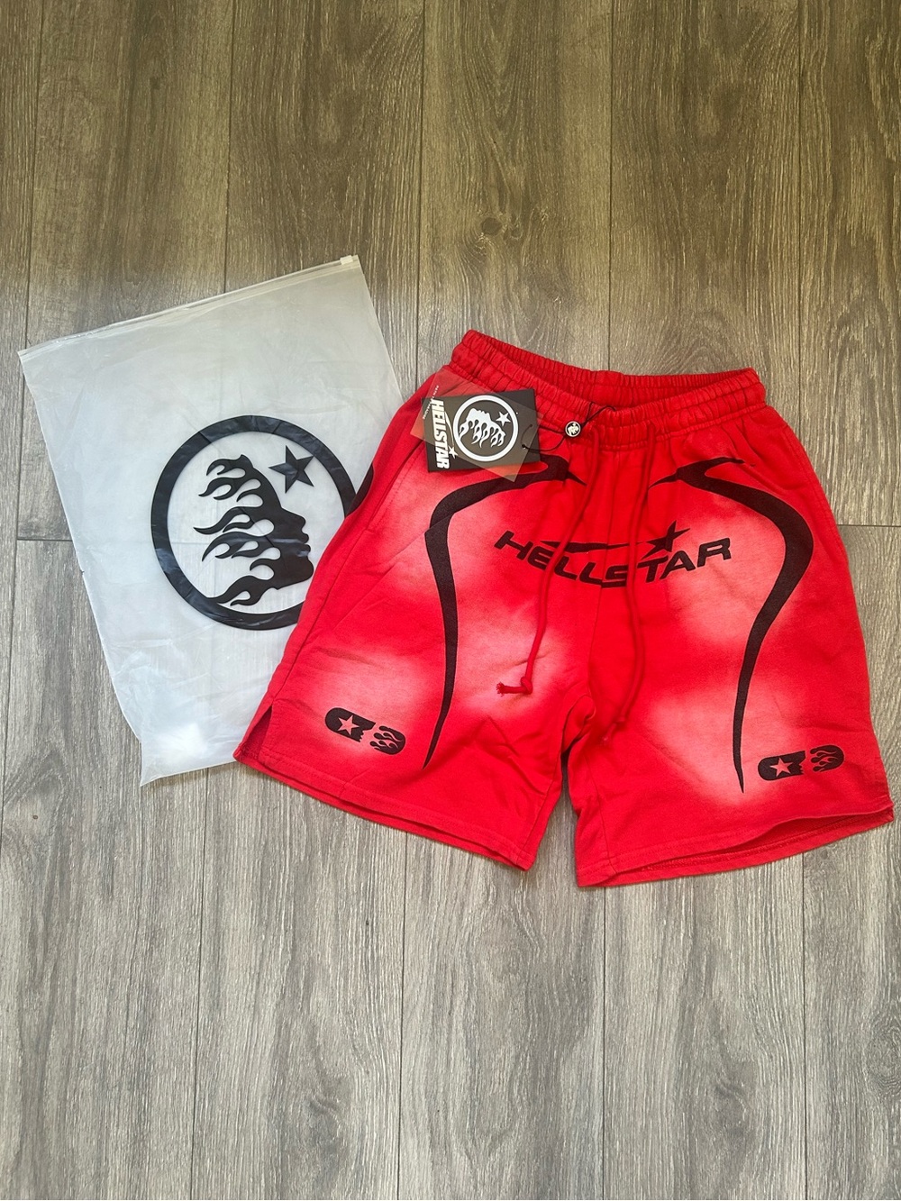 Size M | Red Hellstar shorts